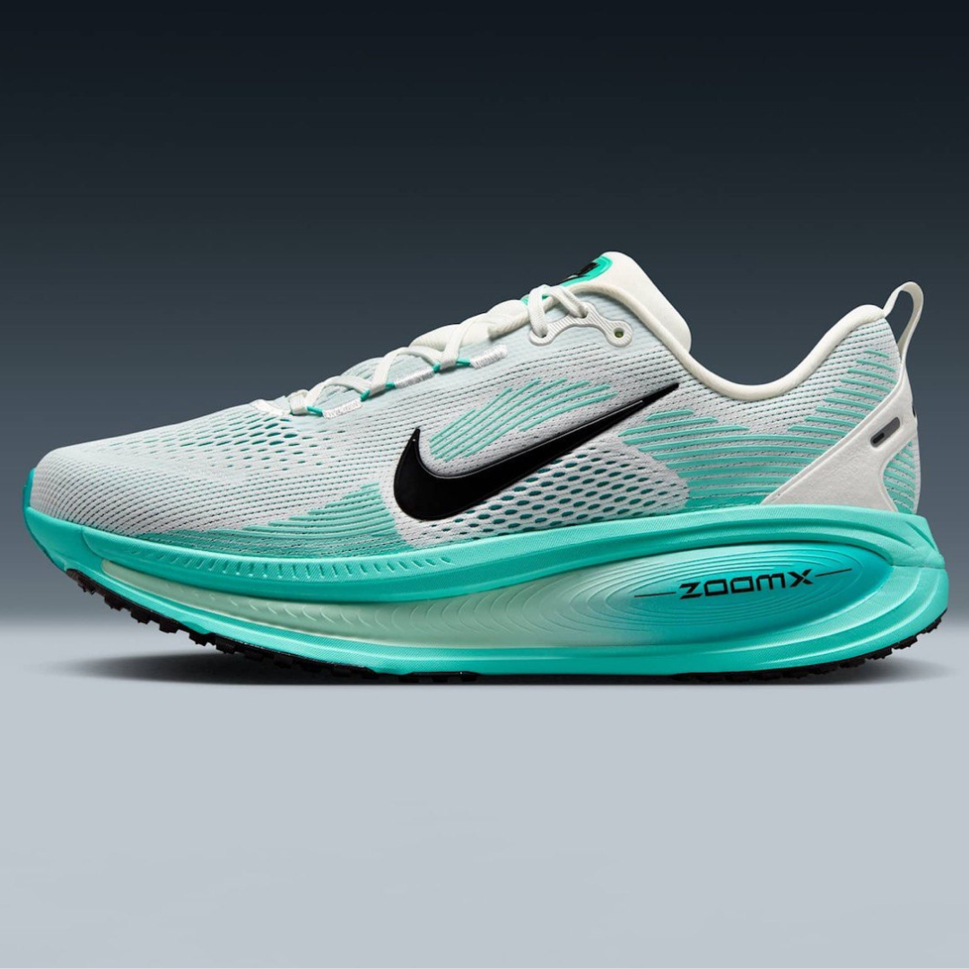 Tênis Nike Vomero 18 - White/Dusty Cactus