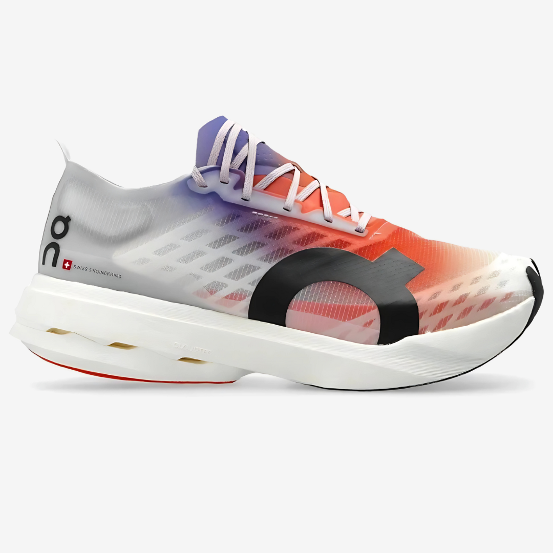 Tênis On Running Cloudboom Strike - White/Flame