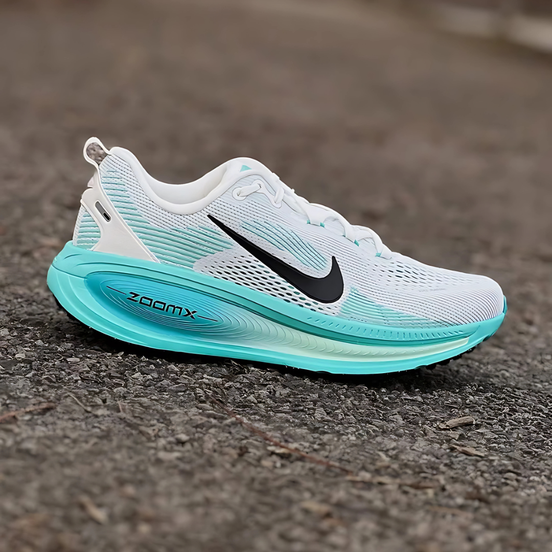 Tênis Nike Vomero 18 - White/Dusty Cactus