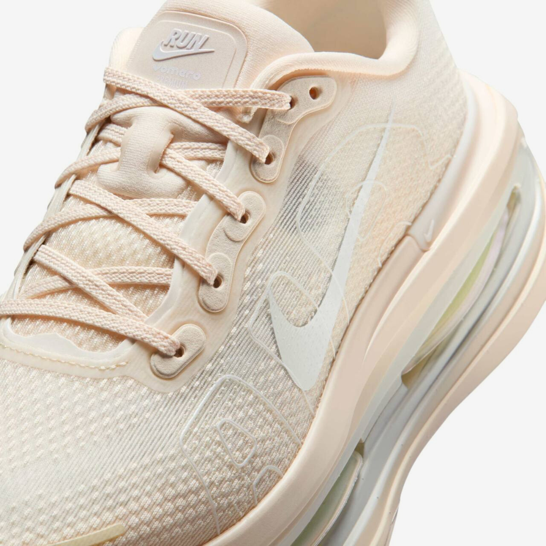 Tênis Nike Vomero Premium - Bege