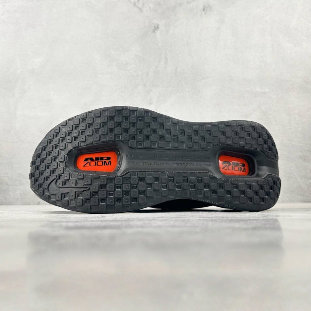 Tênis Nike Vomero Premium - Preto/Laranja