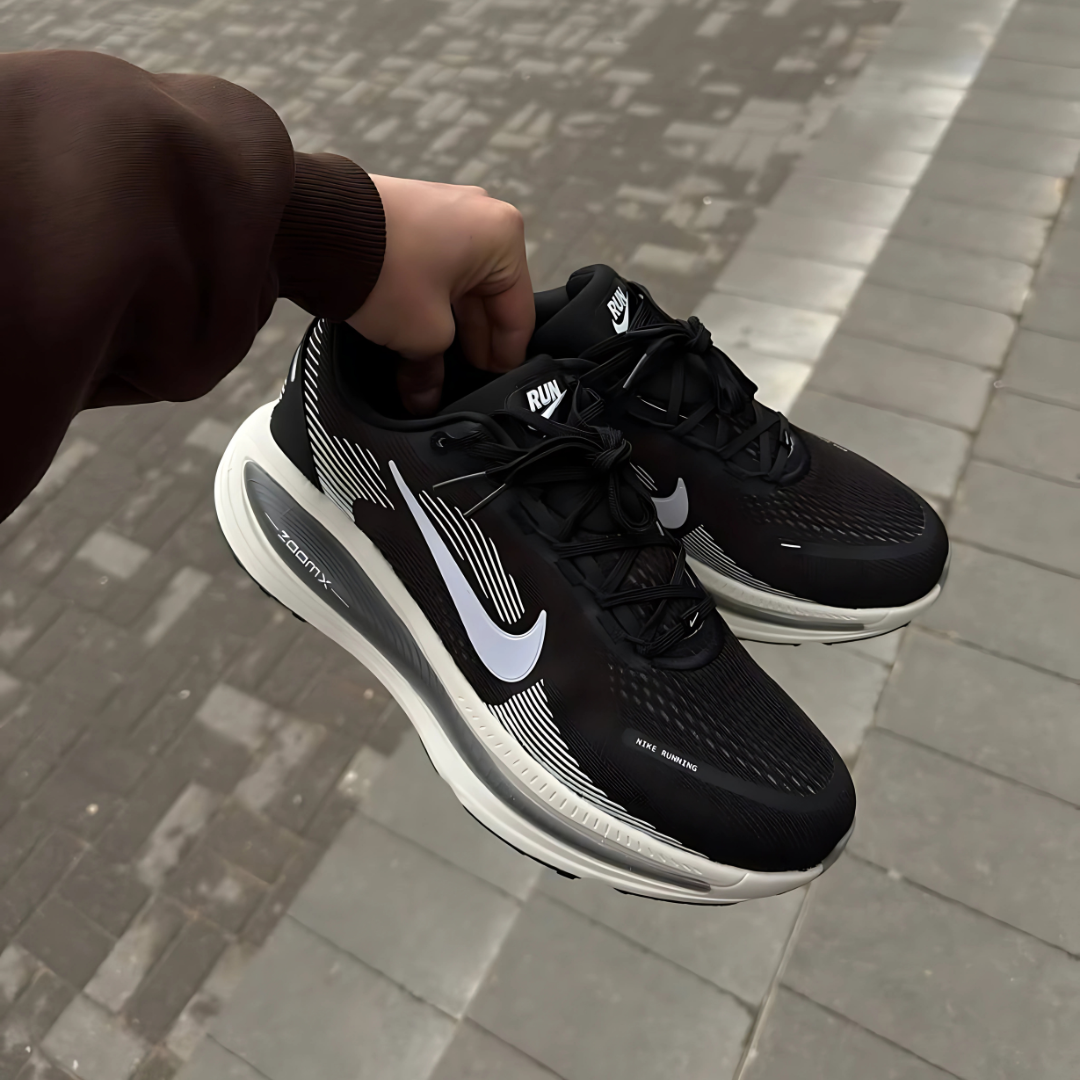 Tênis Nike Vomero 18 - Preto/Branco/Cinza