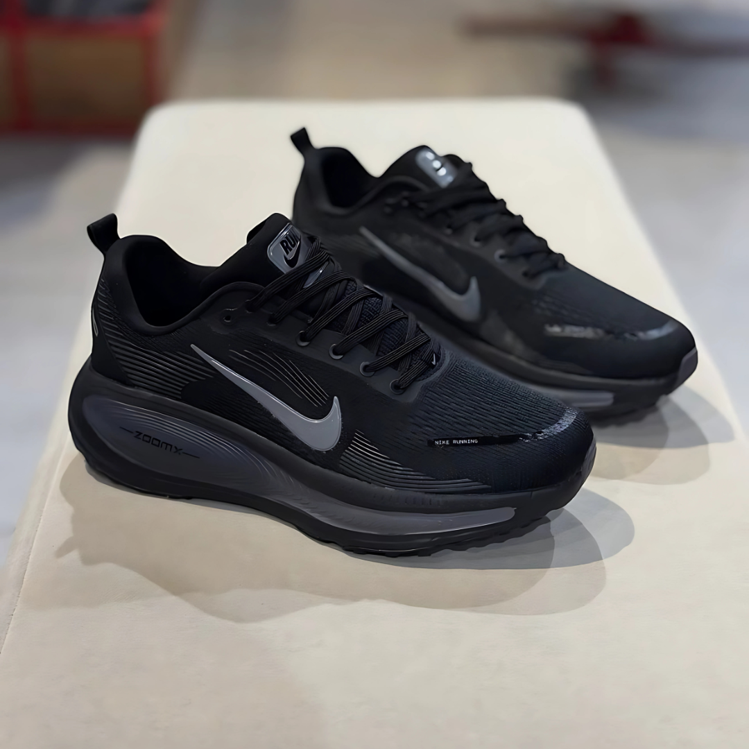 Tênis Nike Vomero 18 - Preto