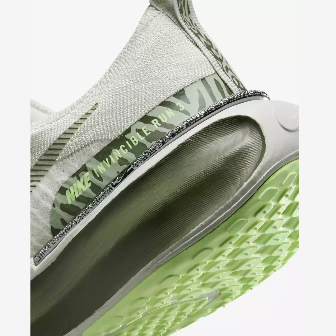 Tênis Nike Invincible Run 3 Premium - Light Bone/Barely Volt