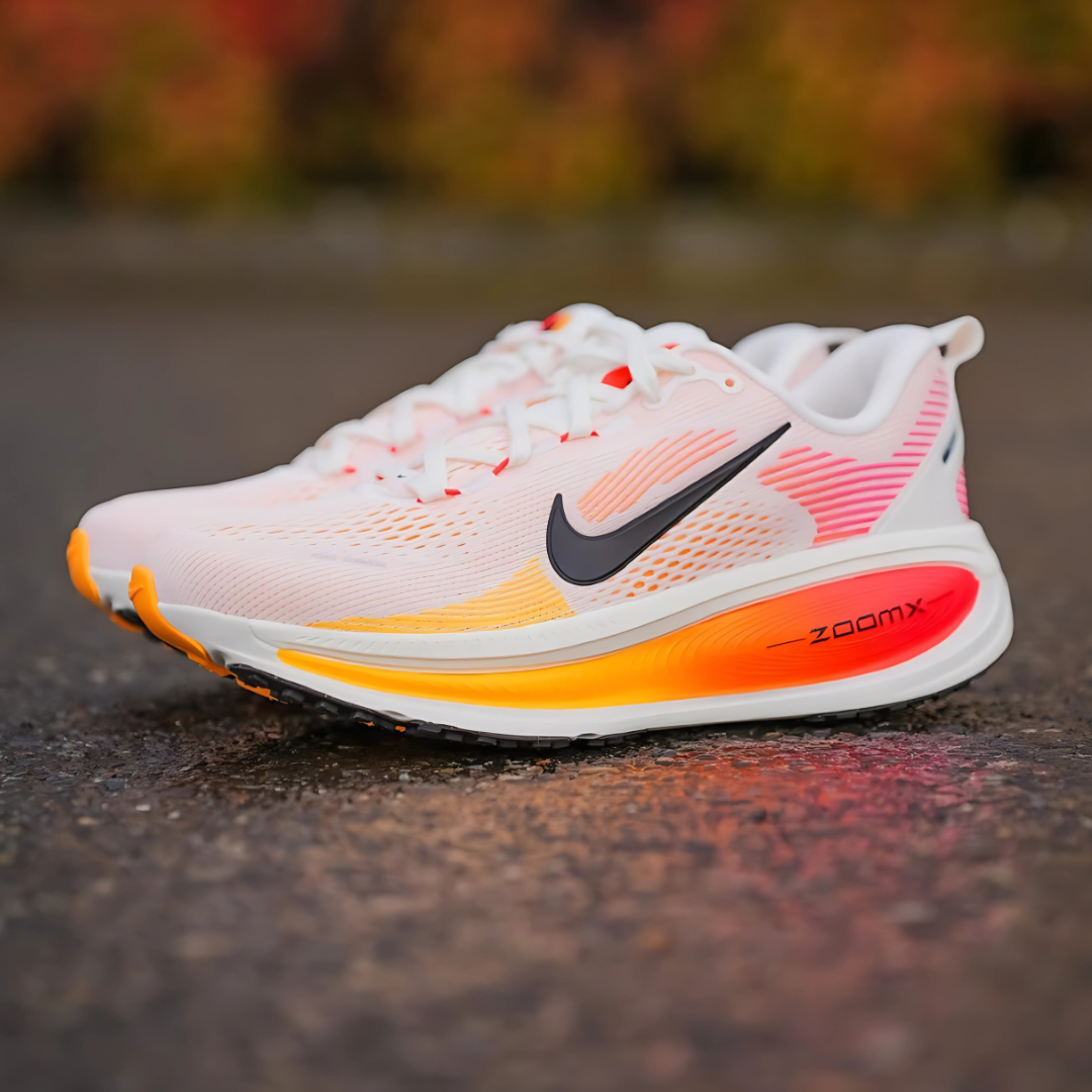 Tênis Nike Vomero 18 - Branco/Laranja