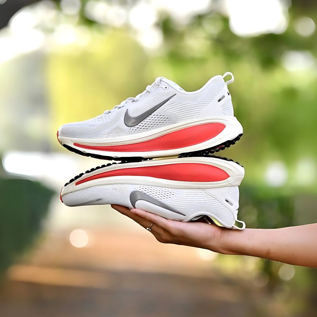 Tênis Nike Vomero 18 - Branco/Vermelho