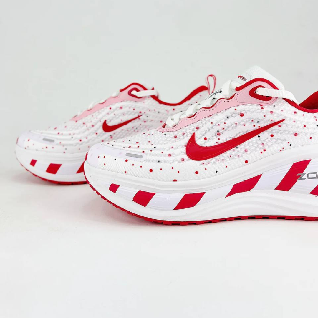 Tênis Nike Vomero Plus - Branco/Vermelho Carmim