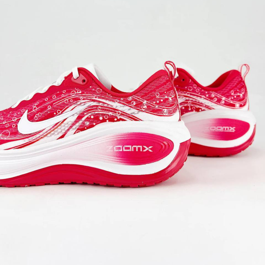 Tênis Nike Vomero Plus - Vermelho Carmim/Branco