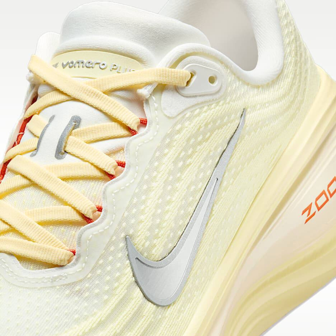 Tênis Nike Vomero Plus - Amarelo Claro/Vermelho