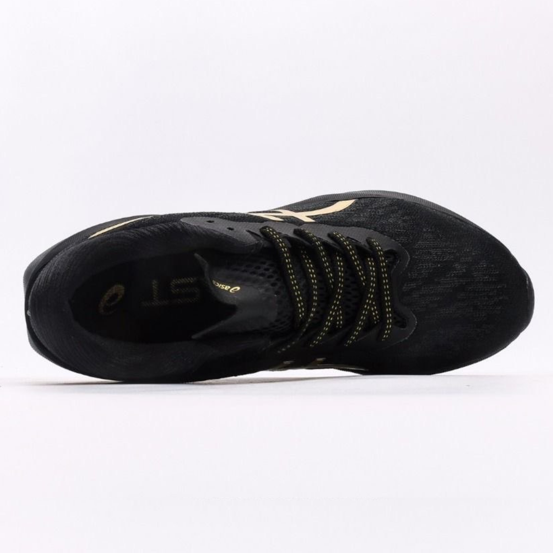Tênis Asics Novablast 3 Preto/Dourado