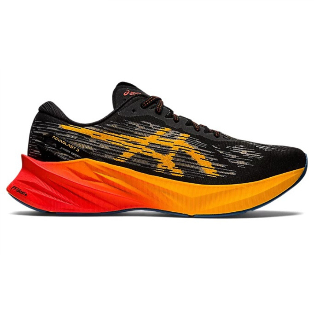 Tênis Asics Novablast 3 Preto com Vermelho e Laranja