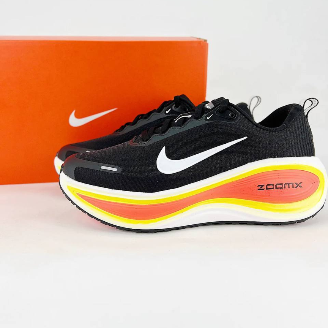 Tênis Nike Vomero Plus - Preto/Vermelho