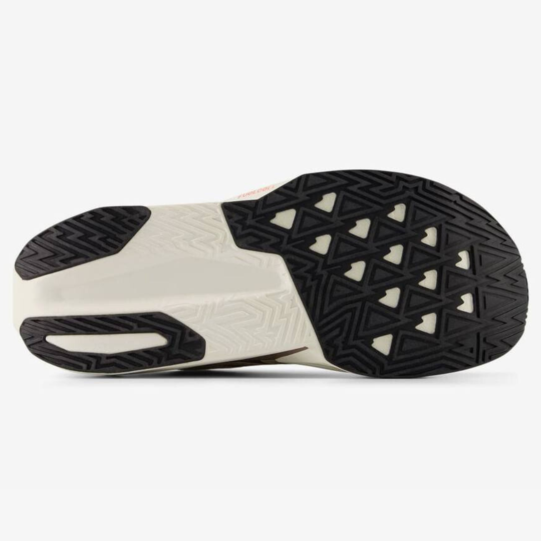 Tênis New Balance Fuelcell Rebel V5 - Marrom/Bege