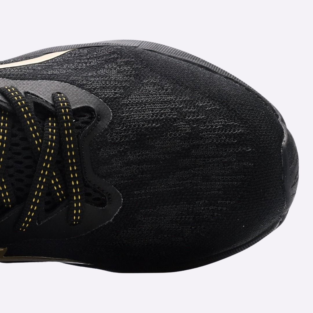 Tênis Asics Novablast 3 Preto/Dourado