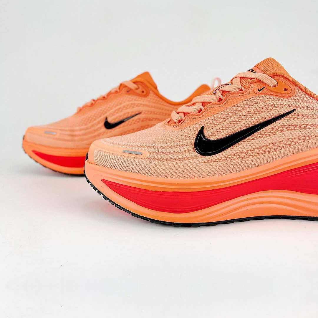 Tênis Nike Vomero Plus - Laranja/Vermelho