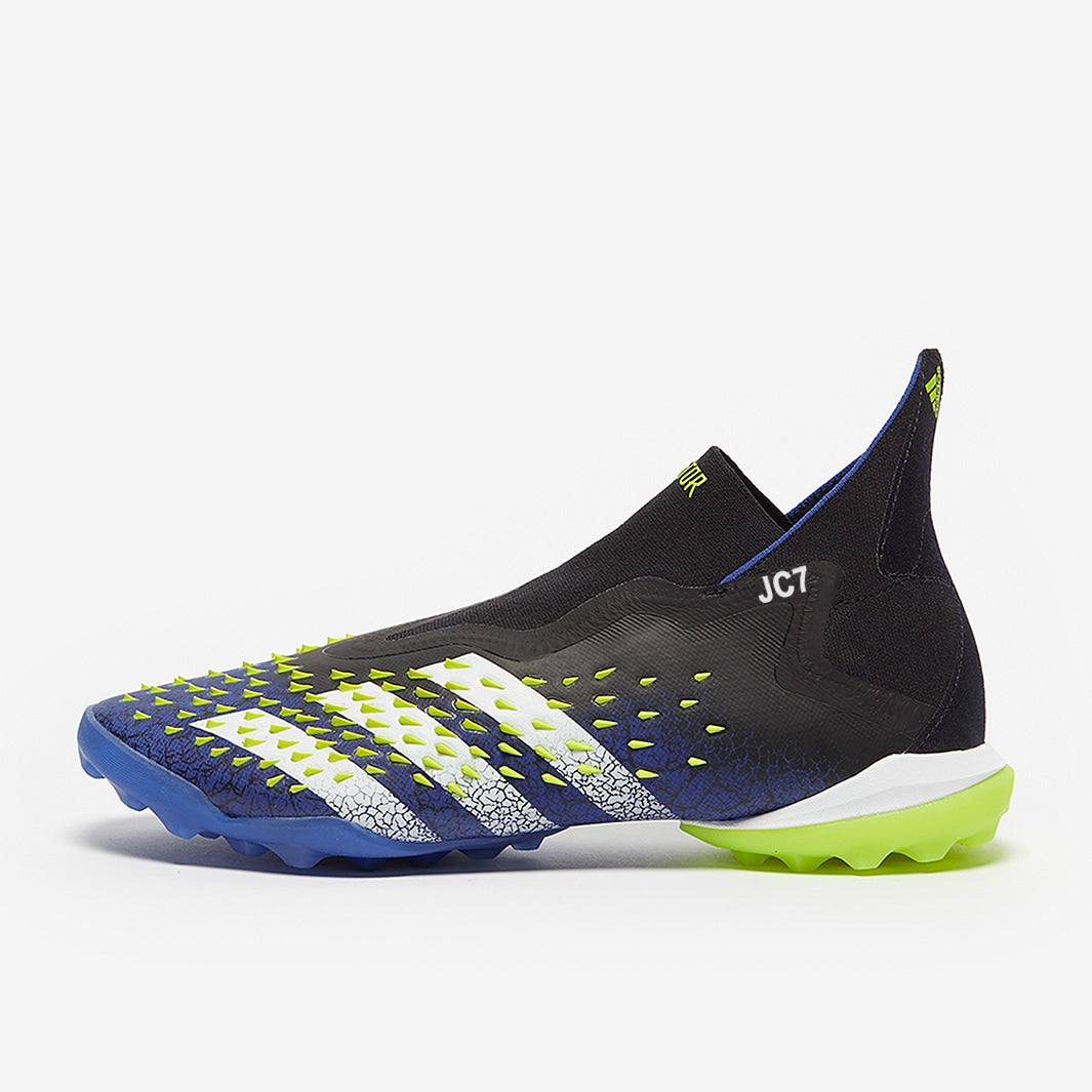 Chuteira Adidas Predator Freak + Society Superlative
