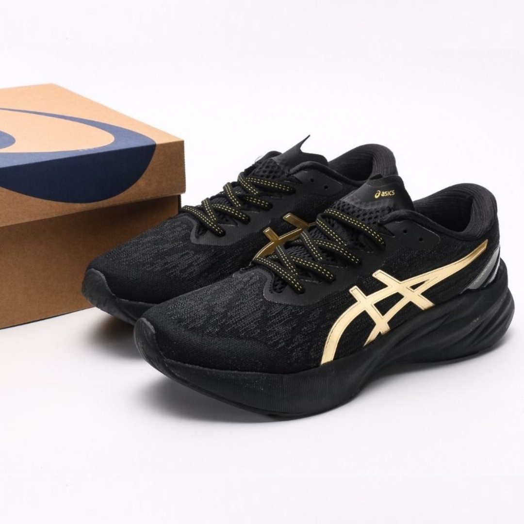 Tênis Asics Novablast 3 Preto/Dourado