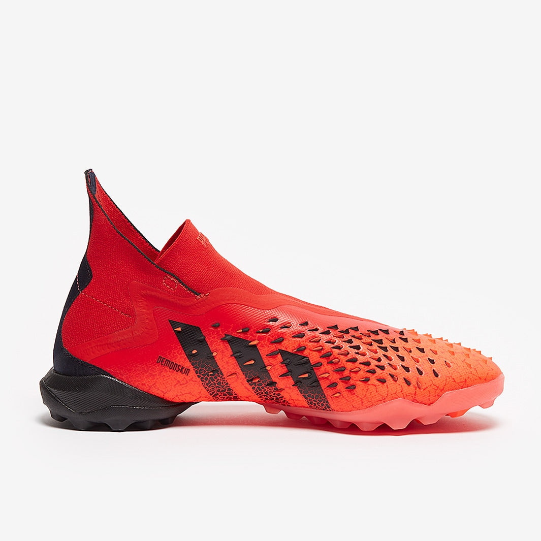 Chuteira Adidas Predator Freak + Society Meteorite