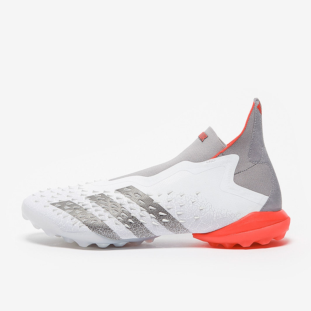 Chuteira Adidas Predator Freak + Society White Spark