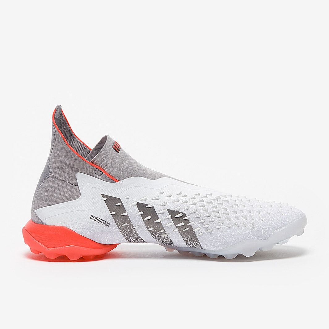 Chuteira Adidas Predator Freak + Society White Spark