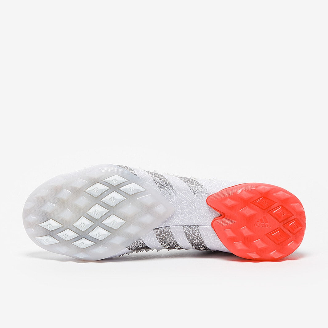 Chuteira Adidas Predator Freak + Society White Spark