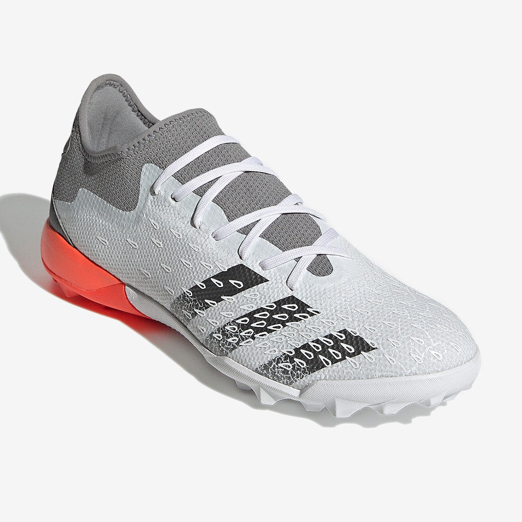 Chuteira Adidas Predator Freak .3 Low Society White Spark