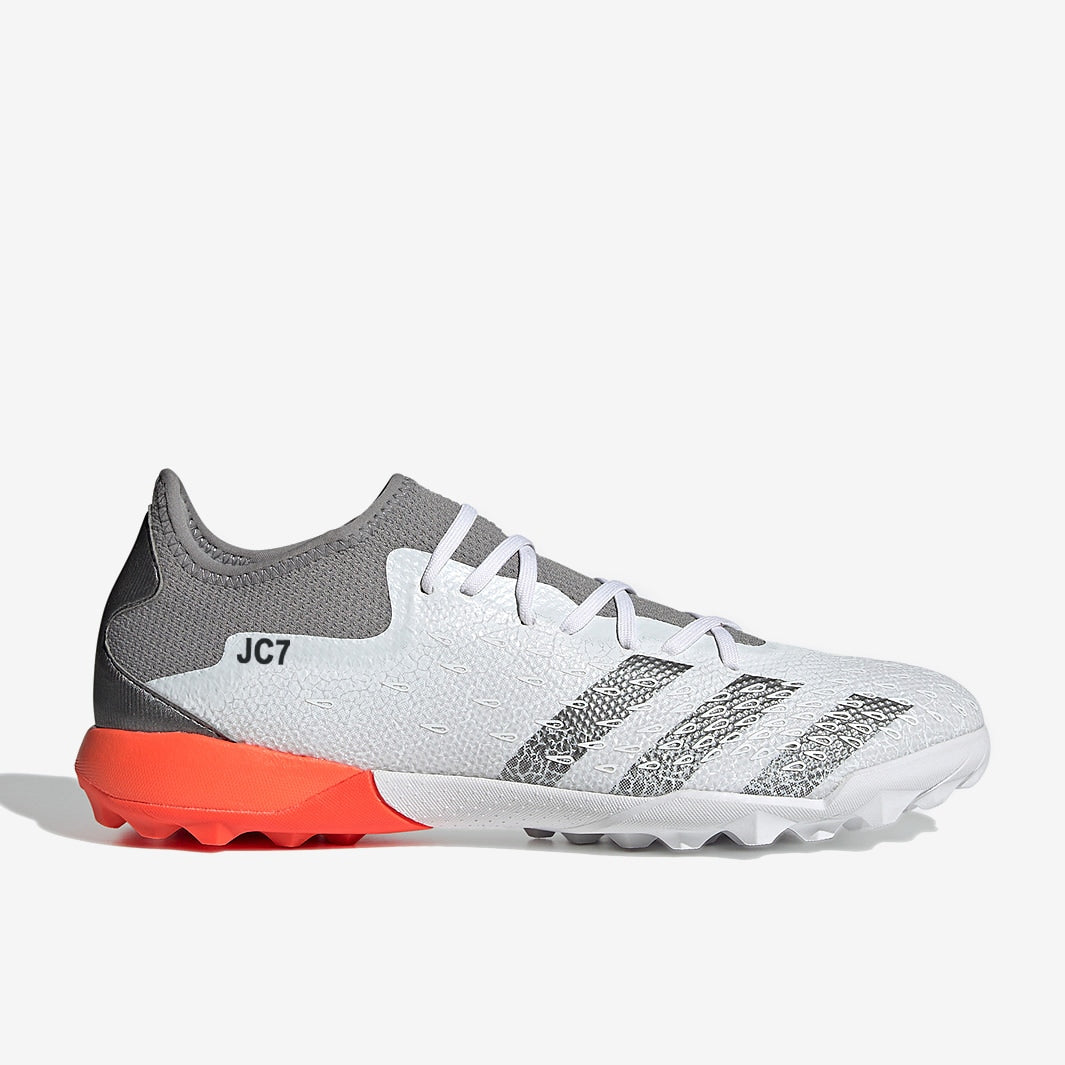 Chuteira Adidas Predator Freak .3 Low Society White Spark