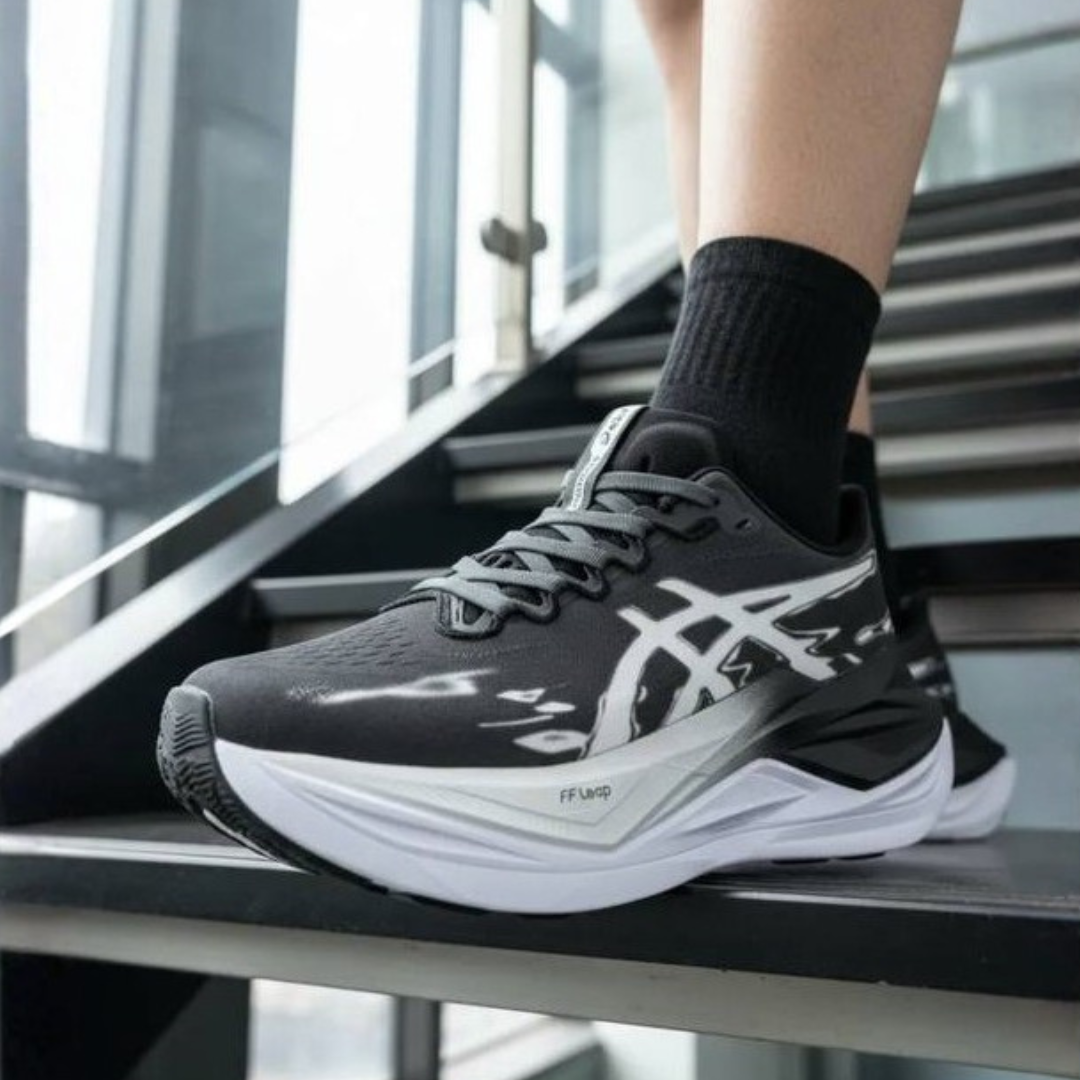 Tênis Asics Superblast 3 - Unissex - Preto/Branco/Cinza