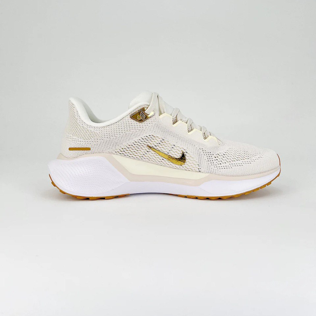 Tênis Nike Air Zoom Pegasus 41 - Bege/Dourado