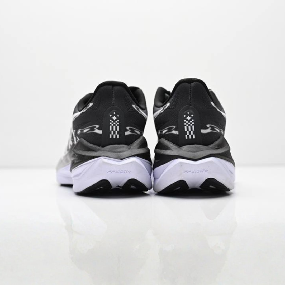 Tênis Asics Superblast 3 - Unissex - Preto/Branco/Cinza
