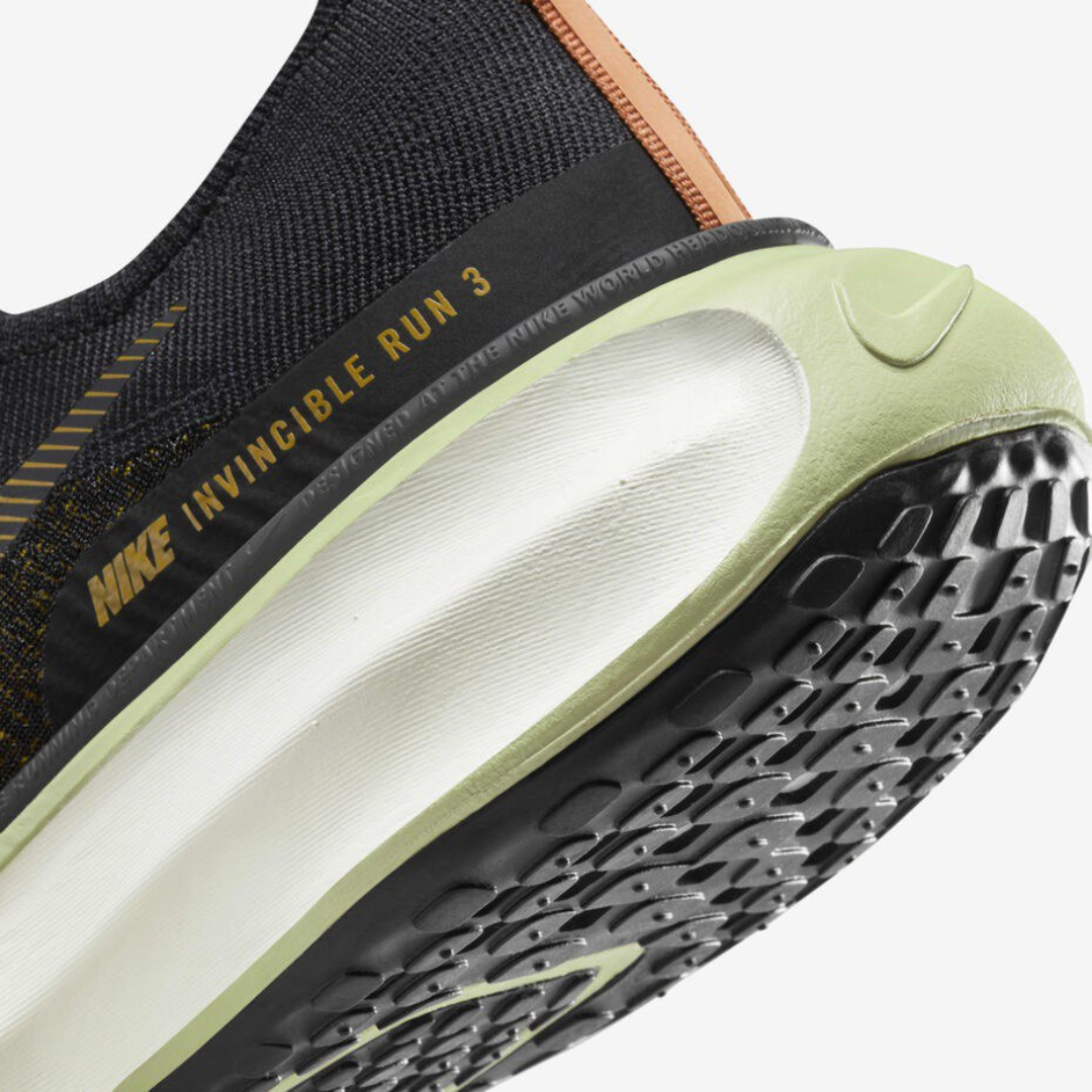 Tênis Nike Invincible Run 3 - Preto/Bronze
