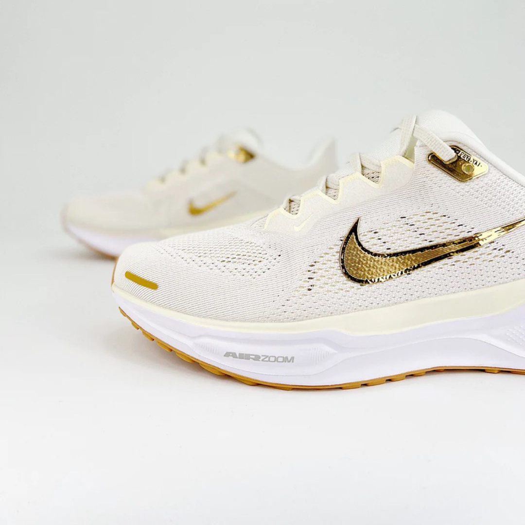 Tênis Nike Air Zoom Pegasus 41 - Bege/Dourado