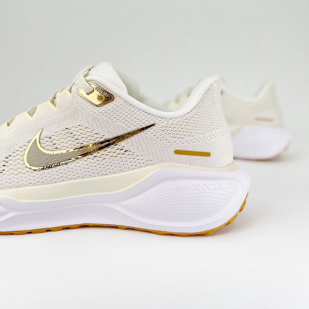 Tênis Nike Air Zoom Pegasus 41 - Bege/Dourado