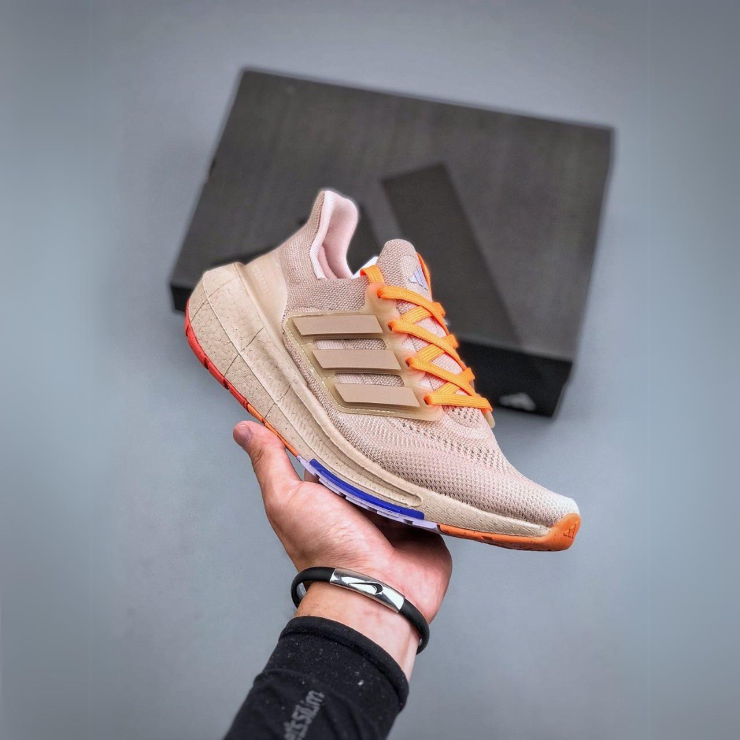 Tênis Adidas Ultraboost Light 23 Wonder Taupe Solar Red