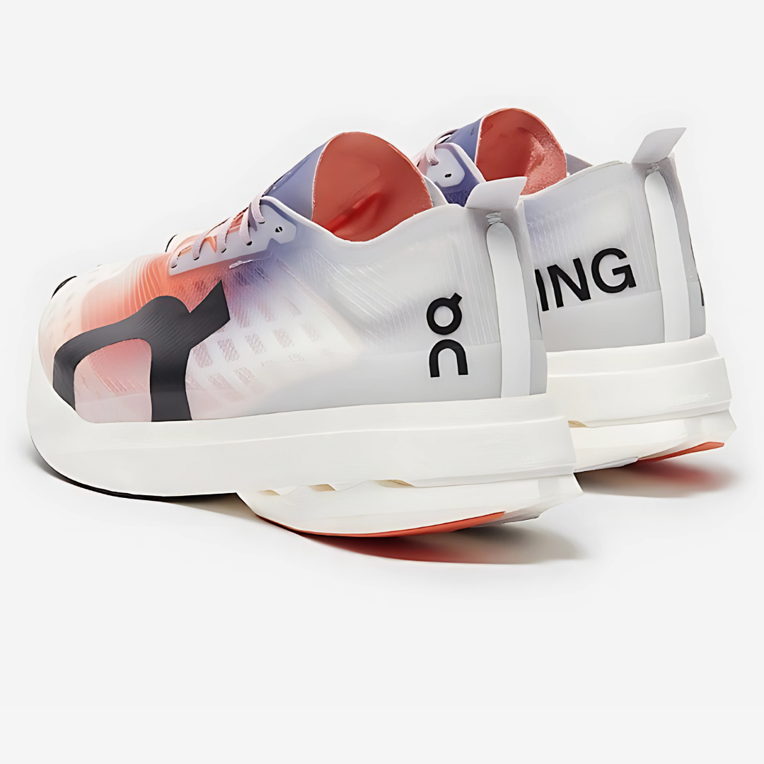 Tênis On Running Cloudboom Strike - White/Flame