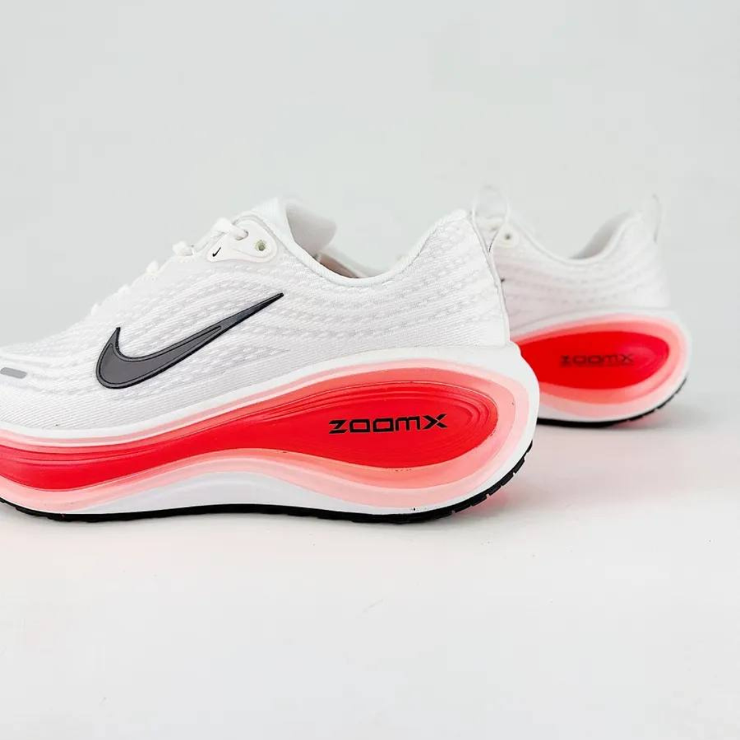 Tênis Nike Vomero Plus - Branco/Vermelho