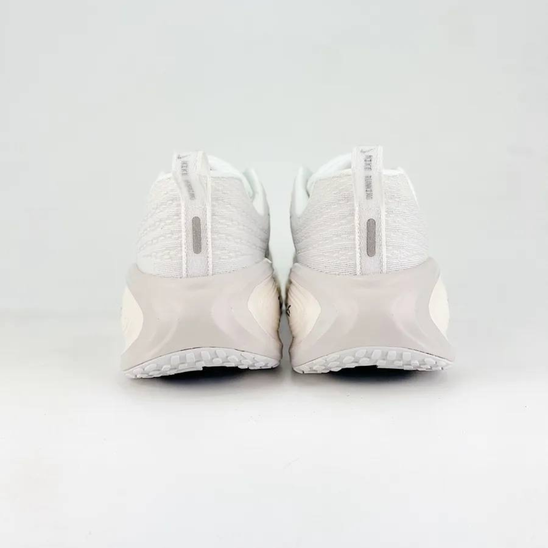Tênis Nike Vomero Plus Run - Branco/Preto