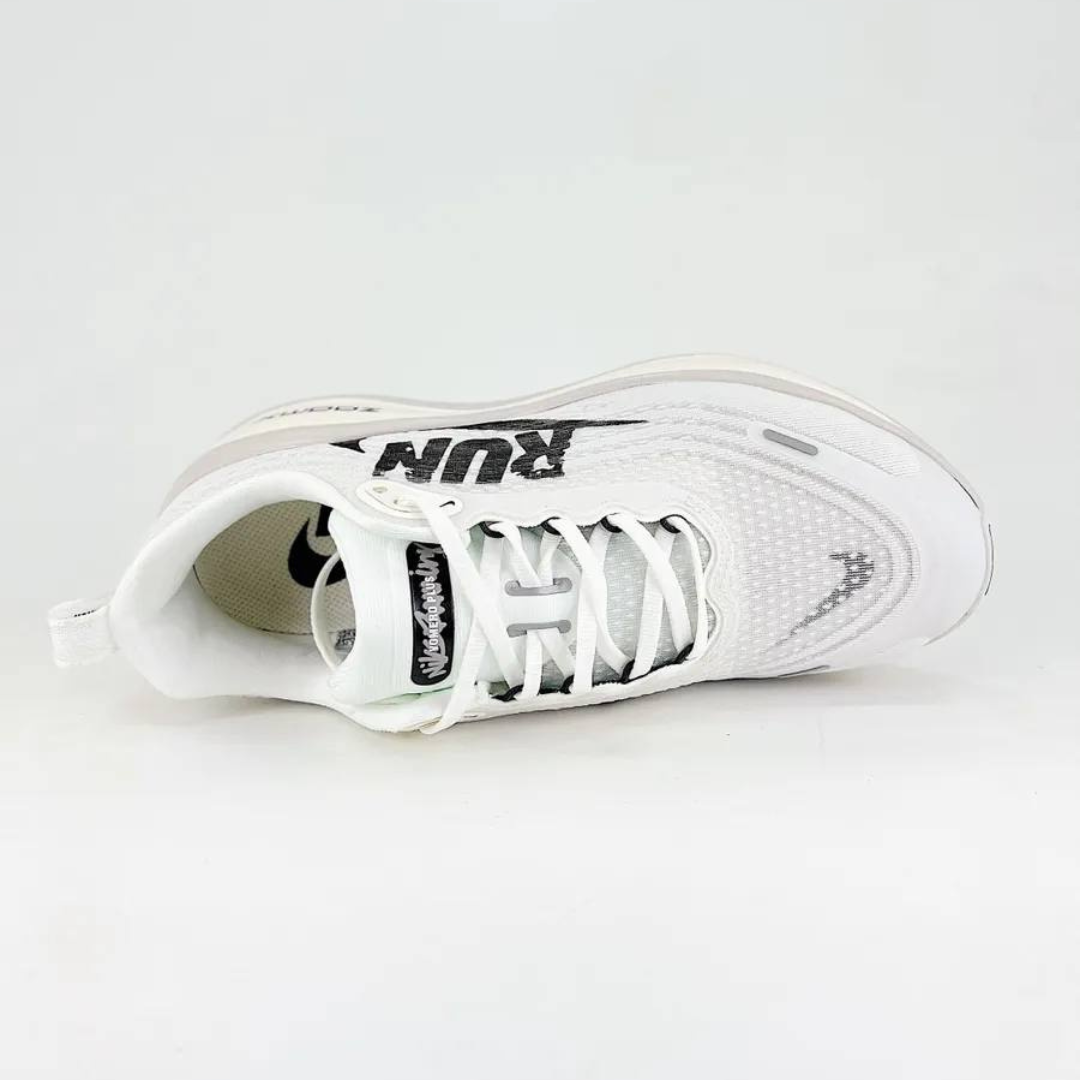 Tênis Nike Vomero Plus Run - Branco/Preto