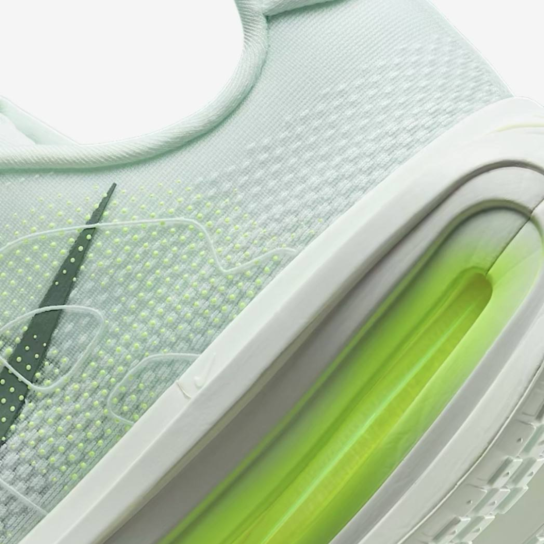 Tênis Nike Vomero Premium - Barely Volt