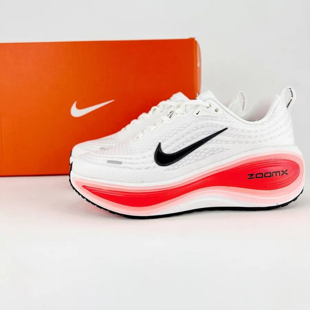Tênis Nike Vomero Plus - Branco/Vermelho