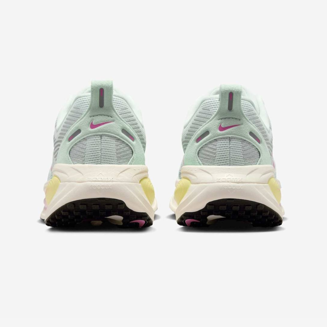 Tênis Nike Vomero 18 - Verde Água/Rosa