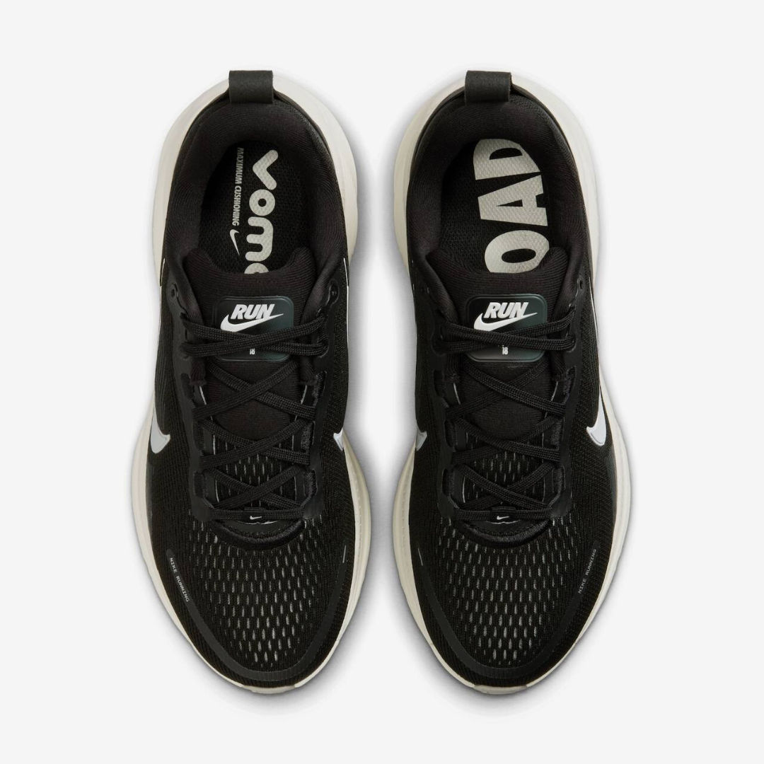 Tênis Nike Vomero 18 - Preto/Branco