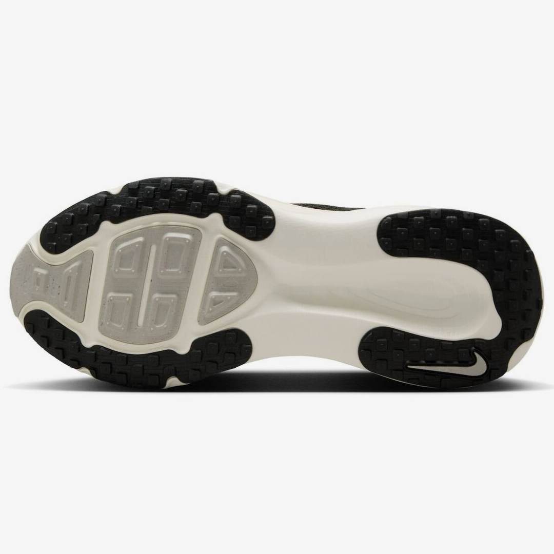 Tênis Nike Vomero 18 - Preto/Branco