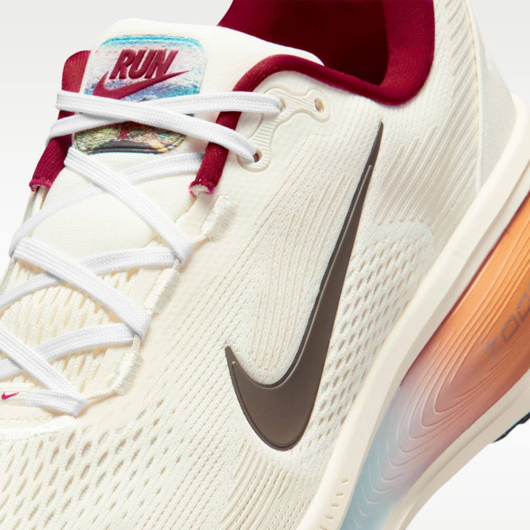 Tênis Nike Vomero 18 - Branco/Vermelho Vinho