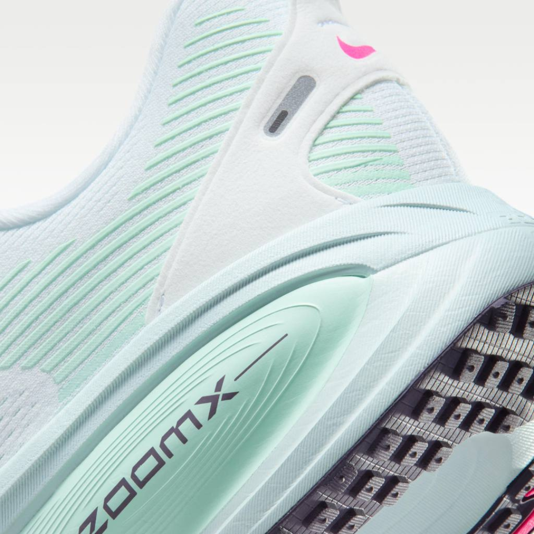 Tênis Nike Vomero 18 - Azul Glacial/Rosa