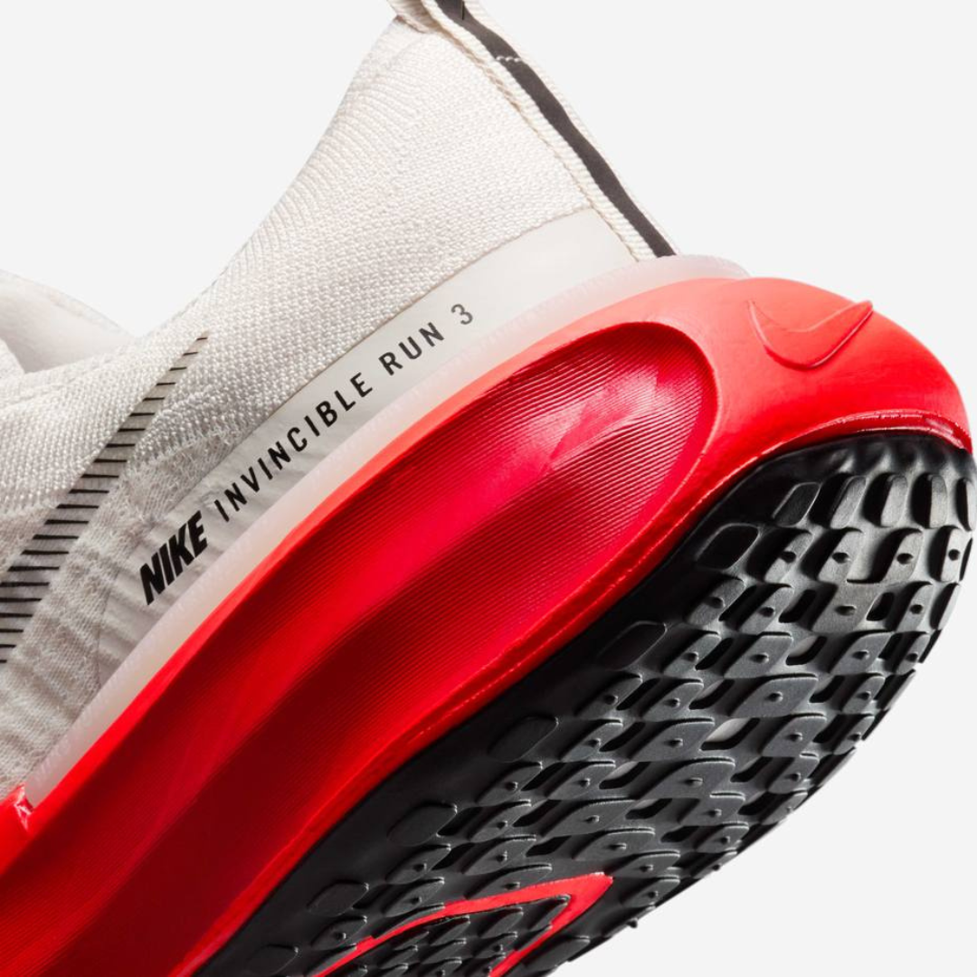Tênis Nike Invincible Run 3 - Branco/Vermelho Neon