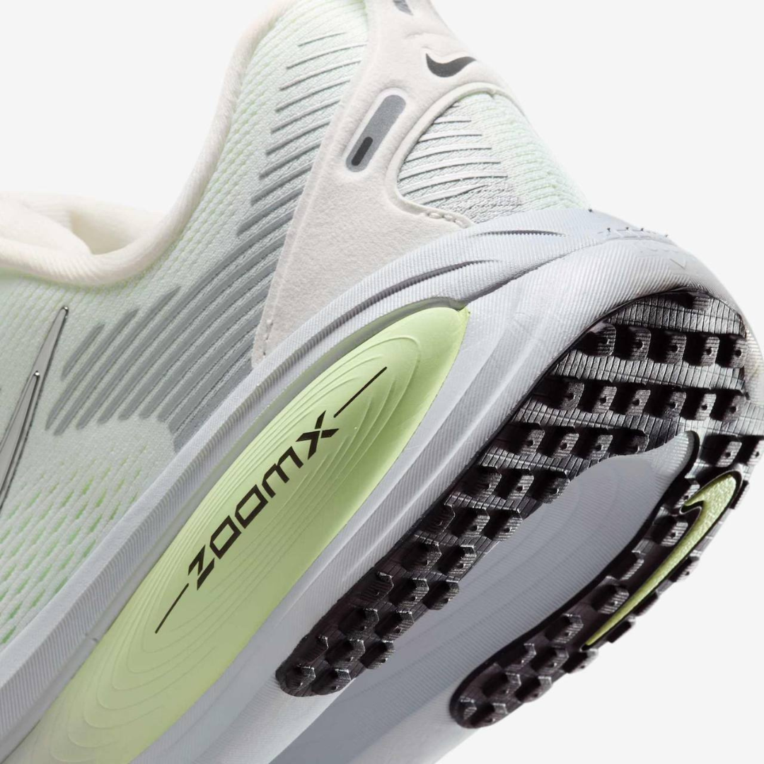 Tênis Nike Vomero 18 - Verde Claro/Branco