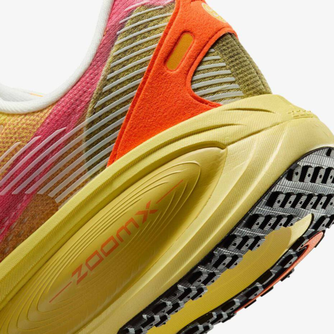 Tênis Nike Vomero 18 SE - Amarelo