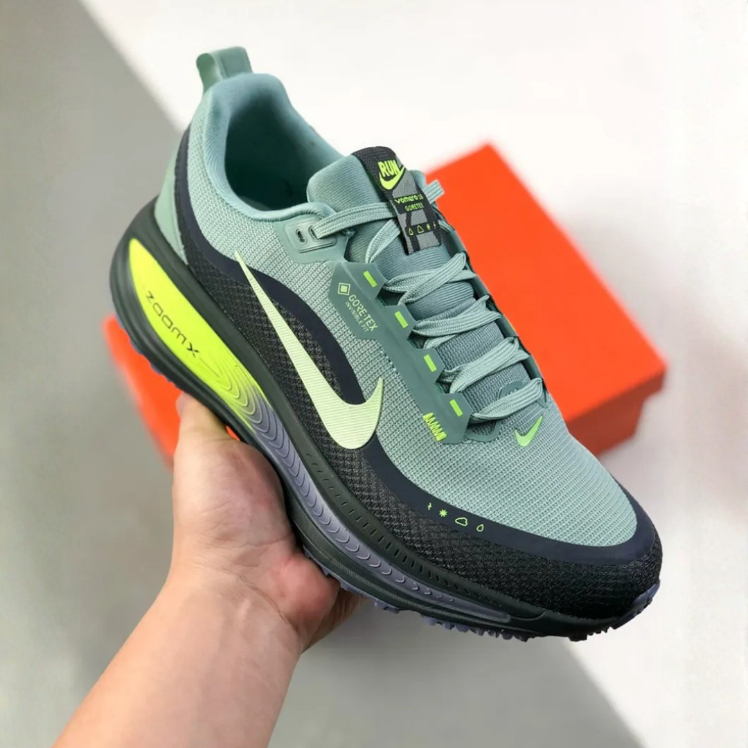 Tênis Nike Vomero 18 GORE-TEX - Verde/Preto