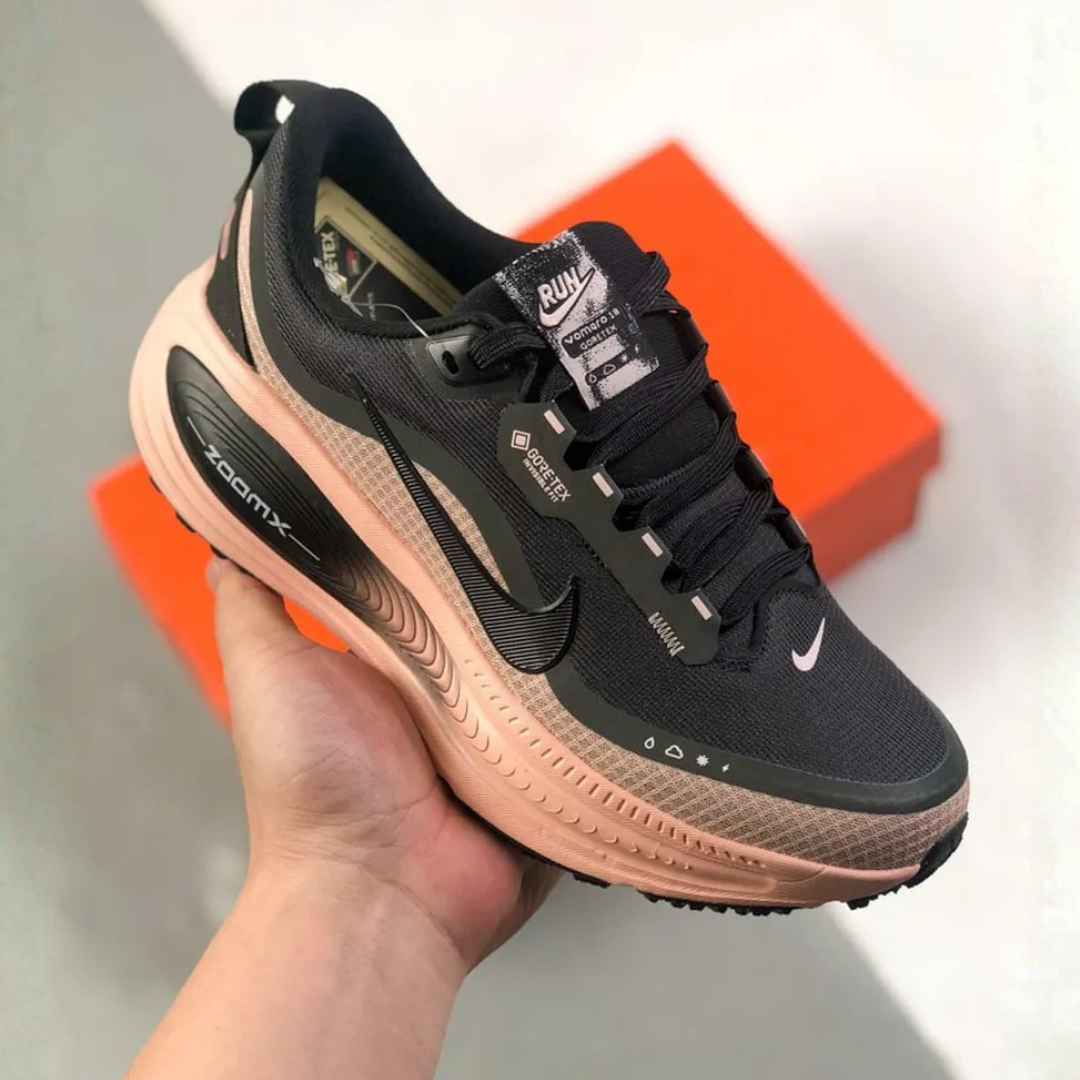 Tênis Nike Vomero 18 GORE-TEX - Preto/Rosa Claro